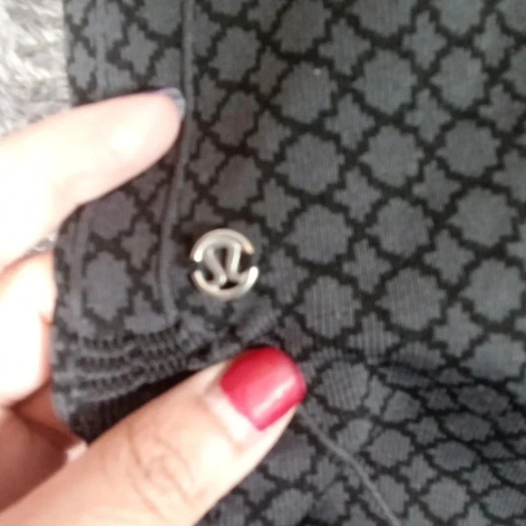 Lululemon in the flow crop 11 yoga pants Heather coal black Ruched sz - Picture 4 of 5